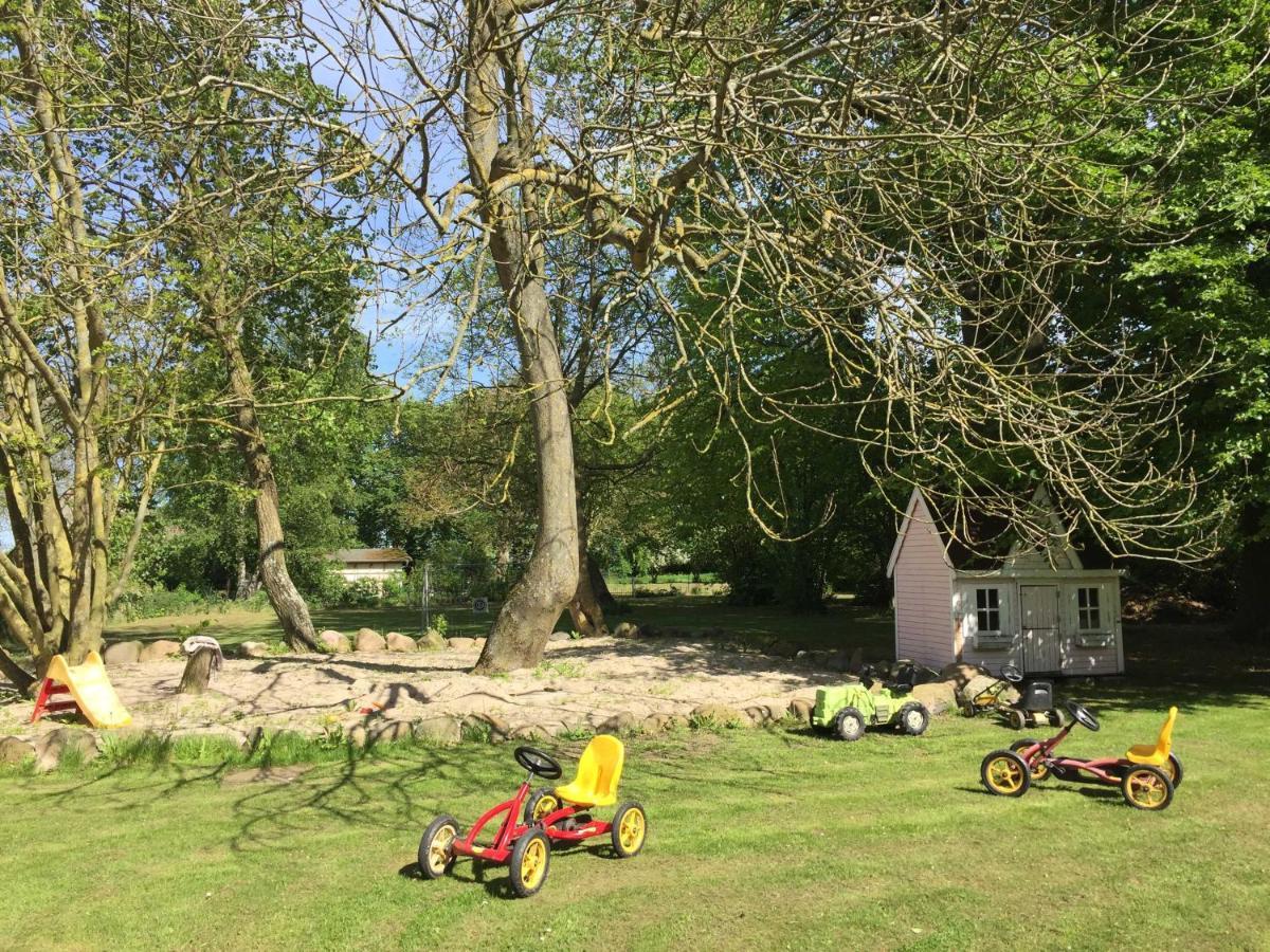 Ferienhaus 1 _ Ferien Im Gutspark Mattchow Esterno foto